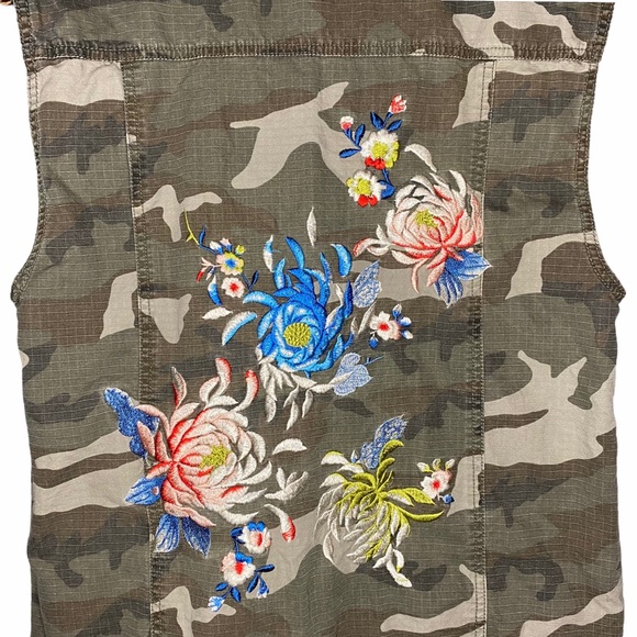 UO Silence + Noise Camo Print Embroidered Vest - Picture 10 of 11